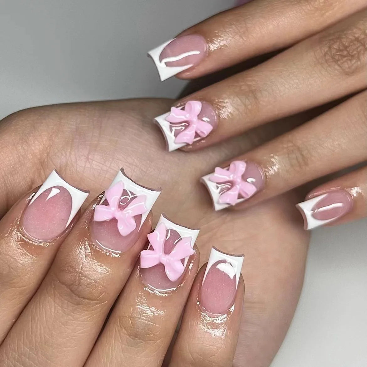 Qfdian 24Pcs French Pink Press on Nails Short Square Head Fake Nails with Flower Rhinestone Design Wearable Finished False Nail Tips