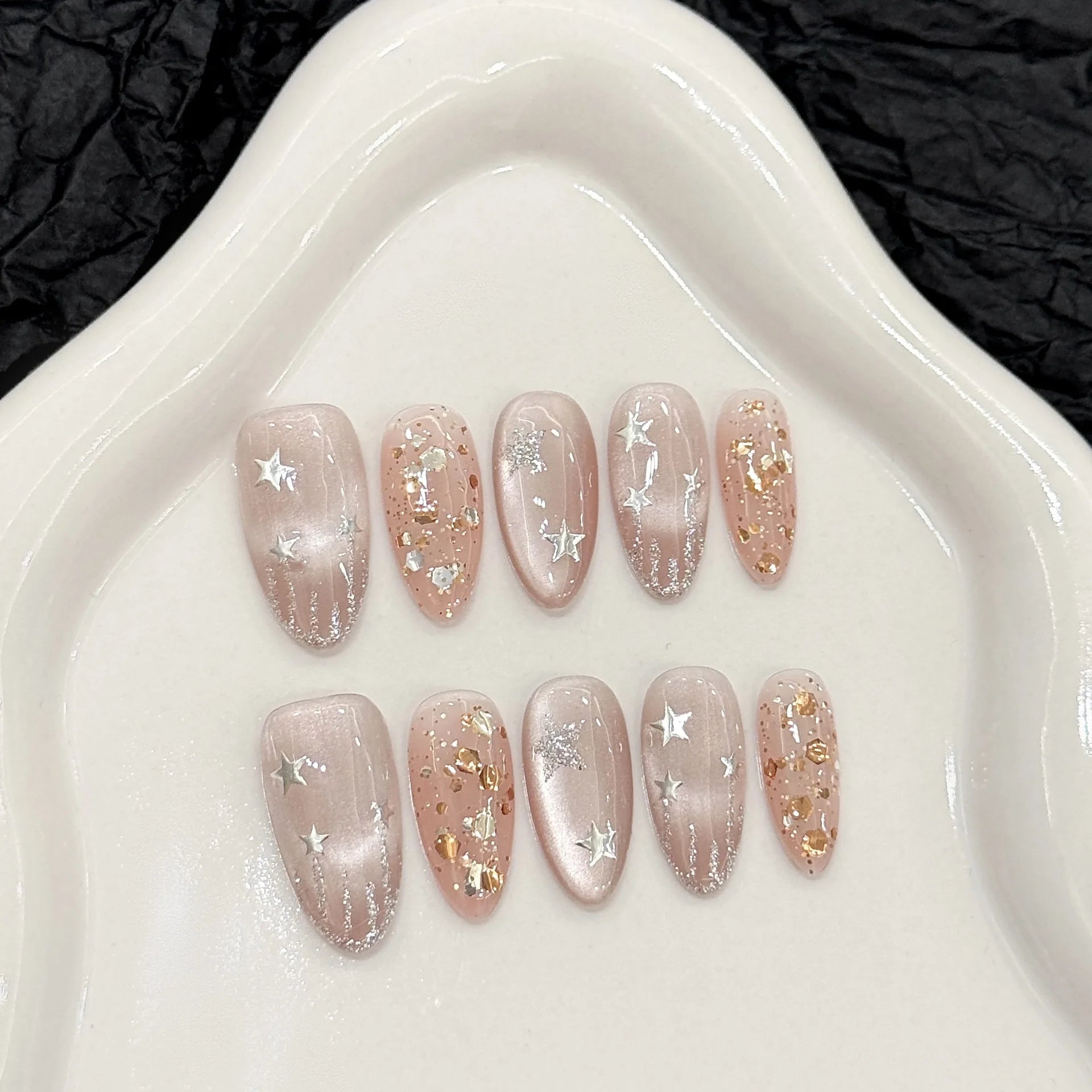 10pcs Handmade Nude Cat Eye Press on Nails Shiny Sequins Design Fake Nails Wearable Short Almond Sweet Korean False Nail Tips