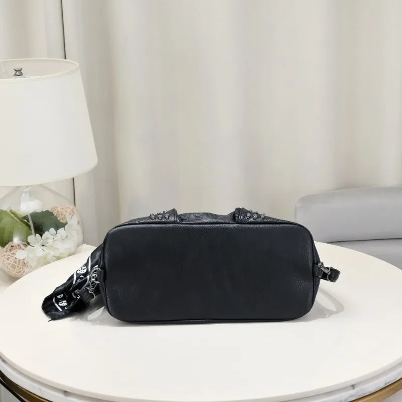 Qfdian Y2k Aesthetic Trendy Casual Tote Bags Vintage All Match Women High-capacity Handbags Fashion Rivet Skull Shoulder Underarm Bag