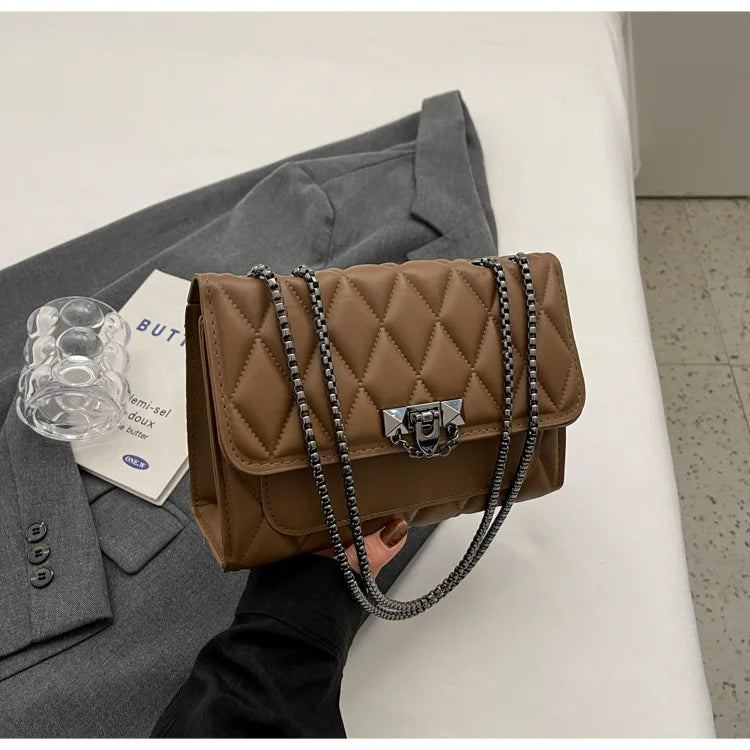 Qfdian 1 Simple and Stylish Diamond Grid Crossbody Bag, Metal Chain Shoulder Bag, Suitable for Women's Daily Leisure Handbags