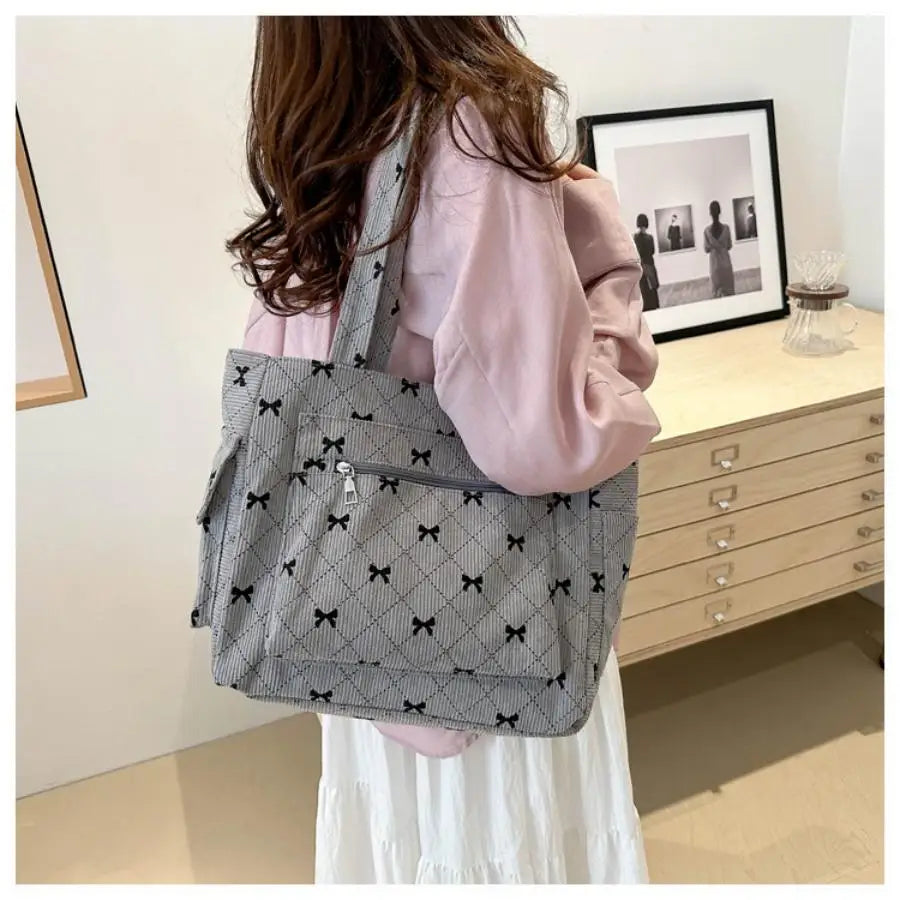 Qfdian Single shoulder crossbody bow, fresh underarm texture, large capacity tote bag, handbag, women's bag