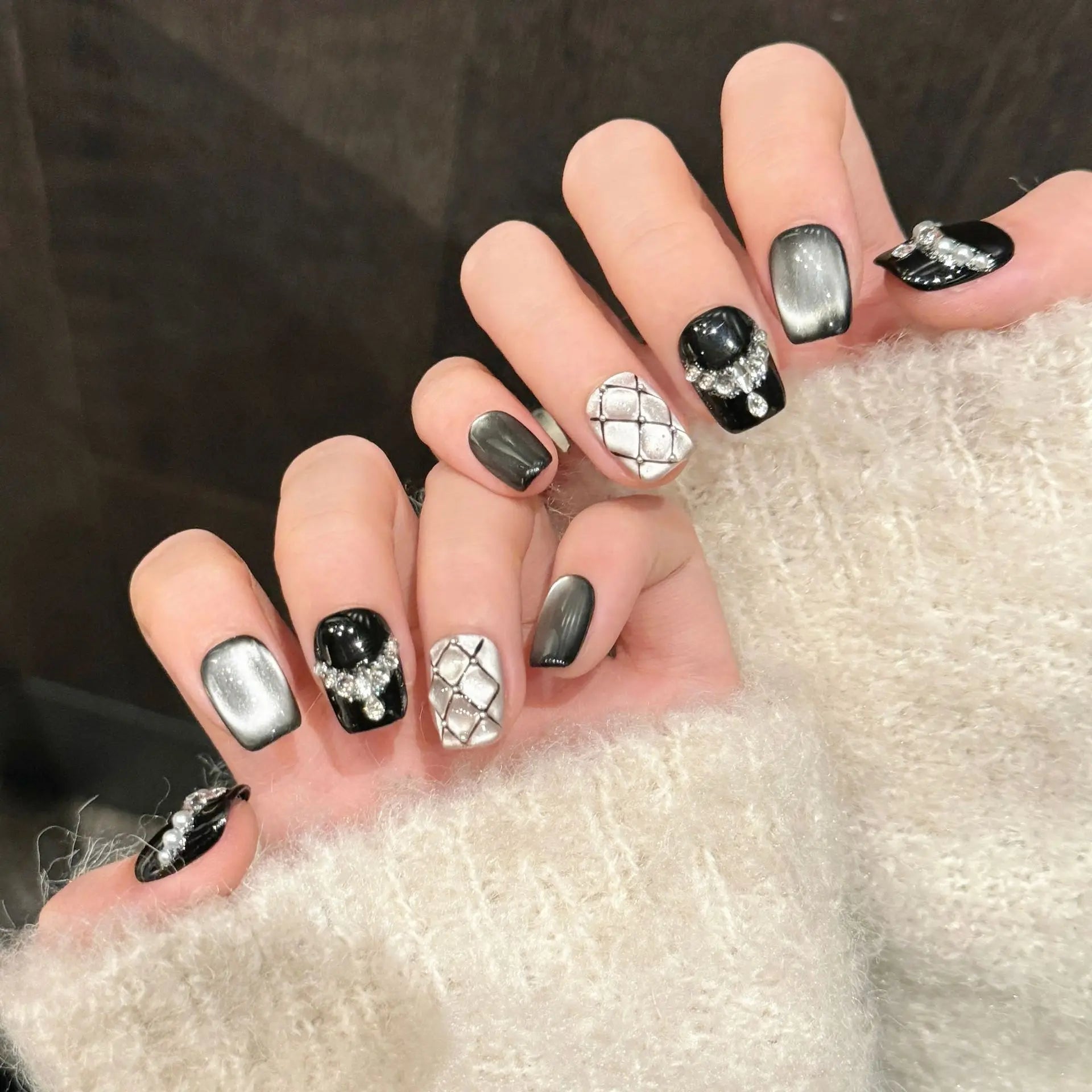 Qfdian 10pcs Luxury Handmade Press On Nails Short French Fake Nail Black Light Bulb Cat Eye Rhinestone Design Cool Fake Nails Wearable