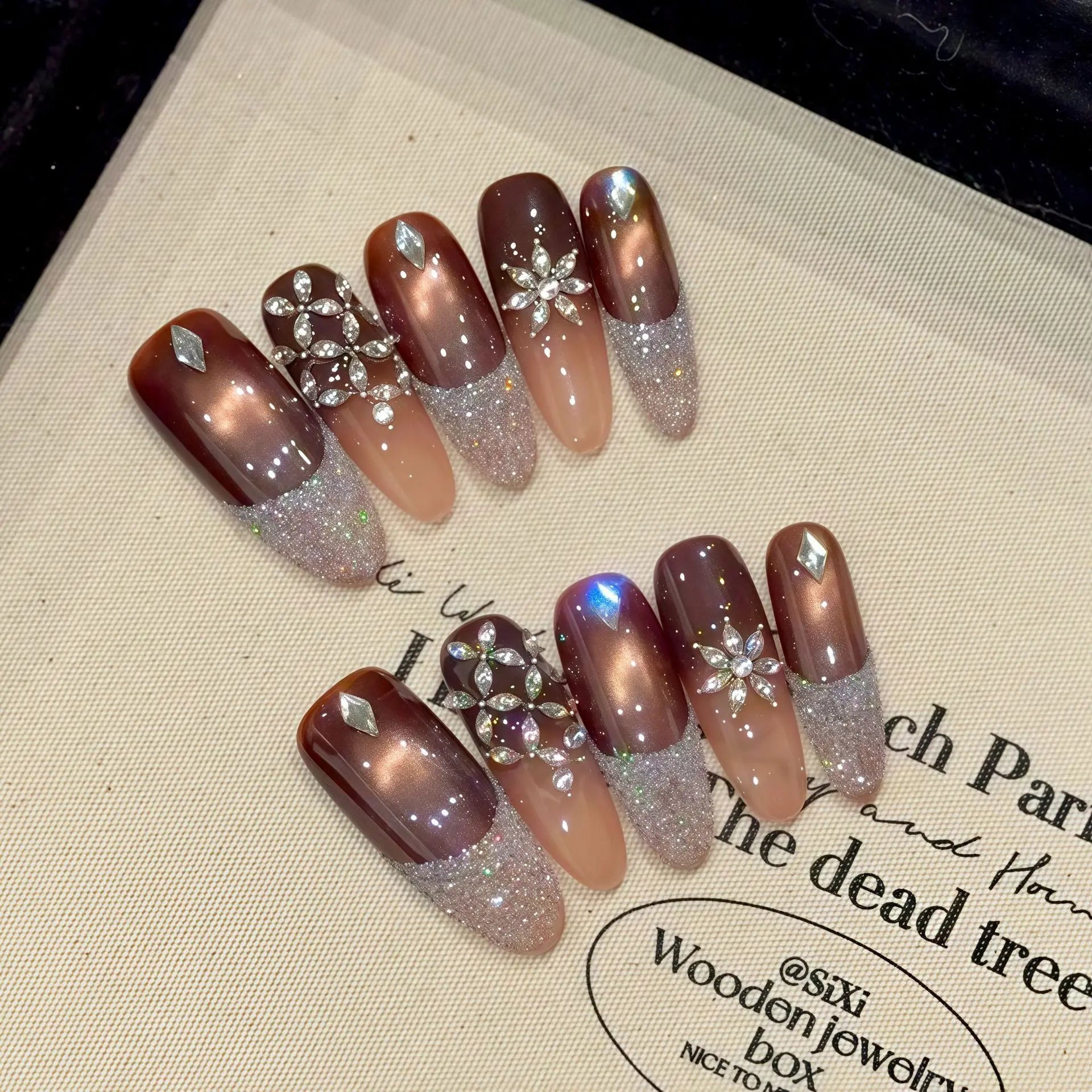 Qfdian 10pcs Luxury Handmade Long Oval False Nail Glitter Cat Eye French Press On Nails Shiny Rhinestone Decor Wearable Fake Nail