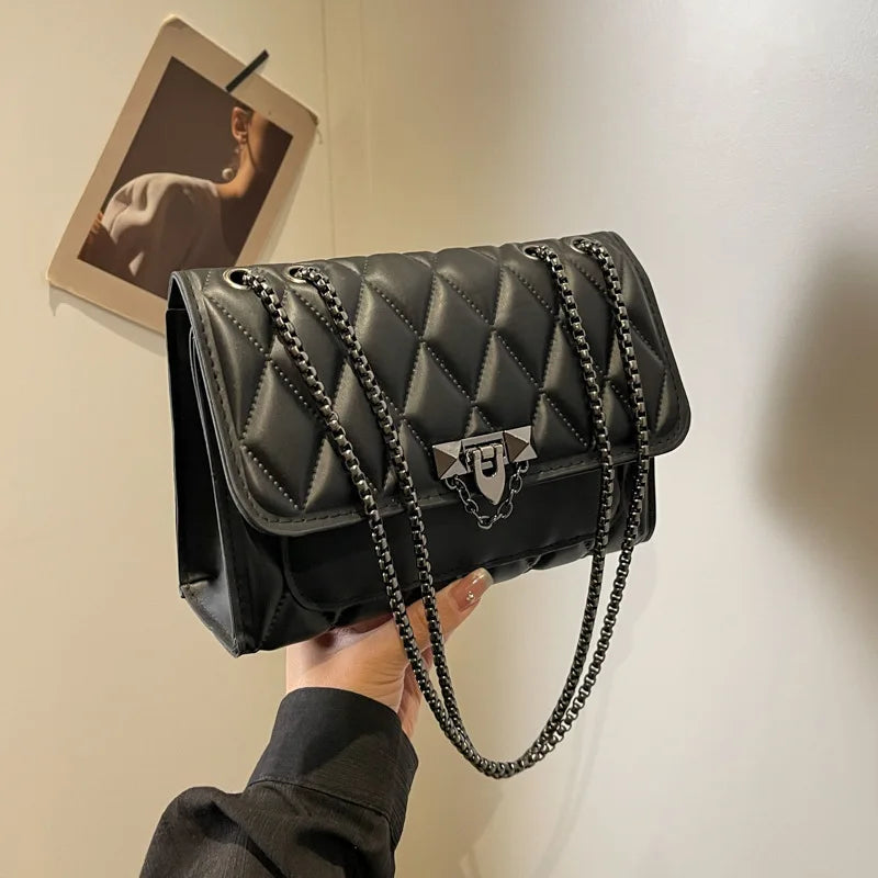 Qfdian 1 Simple and Stylish Diamond Grid Crossbody Bag, Metal Chain Shoulder Bag, Suitable for Women's Daily Leisure Handbags