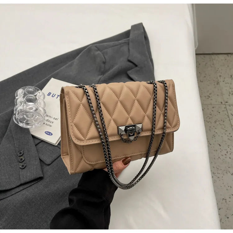 Qfdian 1 Simple and Stylish Diamond Grid Crossbody Bag, Metal Chain Shoulder Bag, Suitable for Women's Daily Leisure Handbags