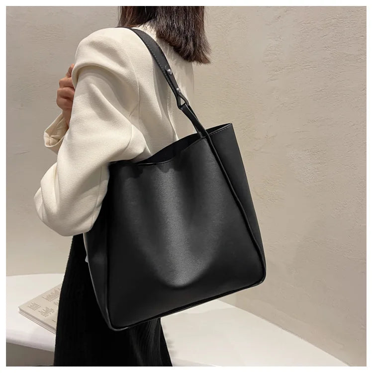 Qfdian Fashion Women's Bucket Bag 2025 New Style Large-capacity Single-shoulder Underarm Bag Retro High Quality Commuting Bucket Bag