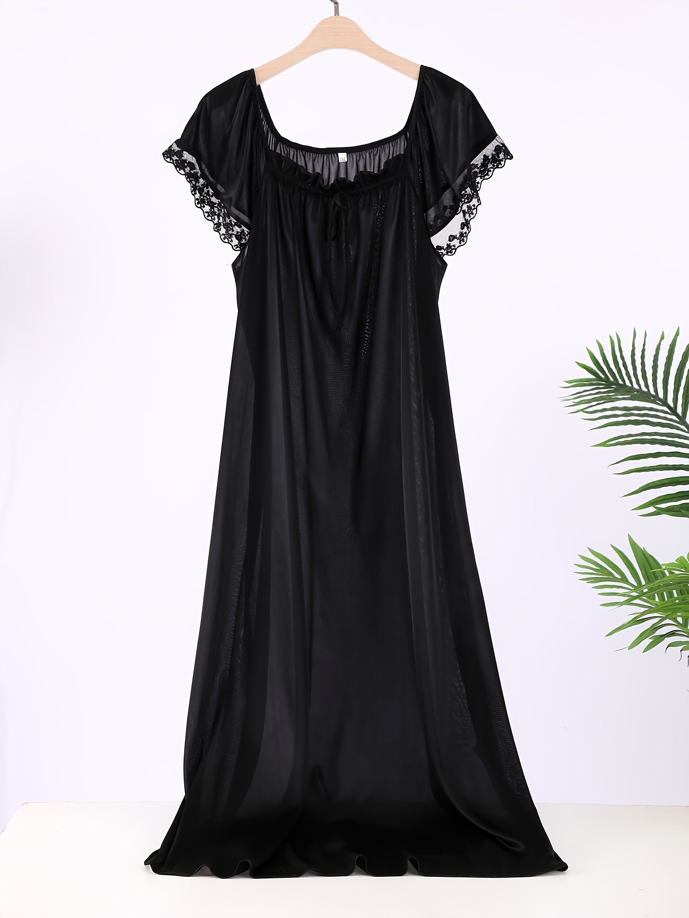 Plus Size Chic Nightdress - Luxurious Lace Trim, Short Sleeves, Square Neckline, Body-Smoothing Sleep Dress for Effortless Elegance