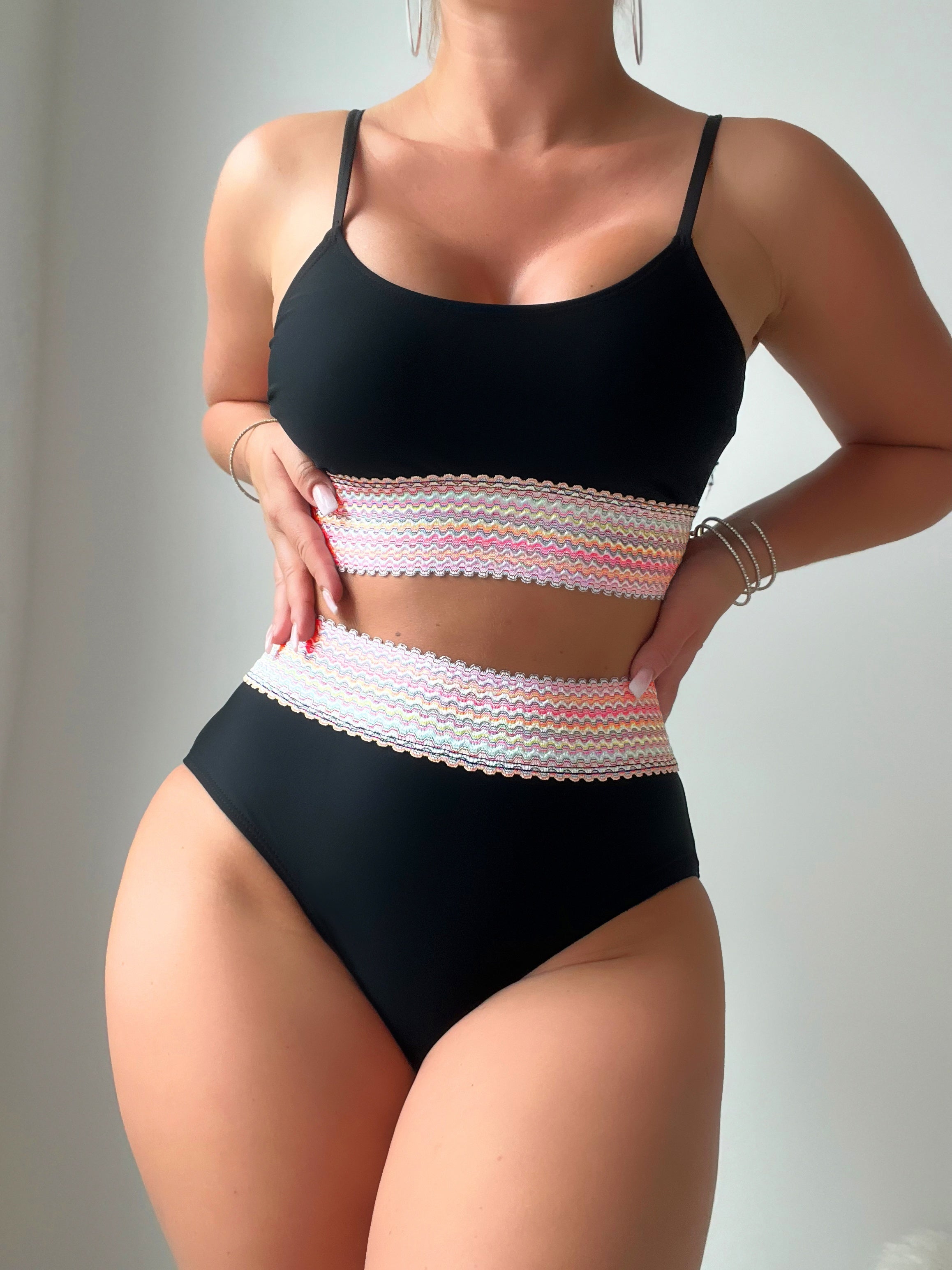 2 Piece High Waisted Colorblock Trim Bikini Sets - Scoop Neck Spaghetti Straps Swimsuits for Women - Stylish Bathing Suit with Moderate Coverage