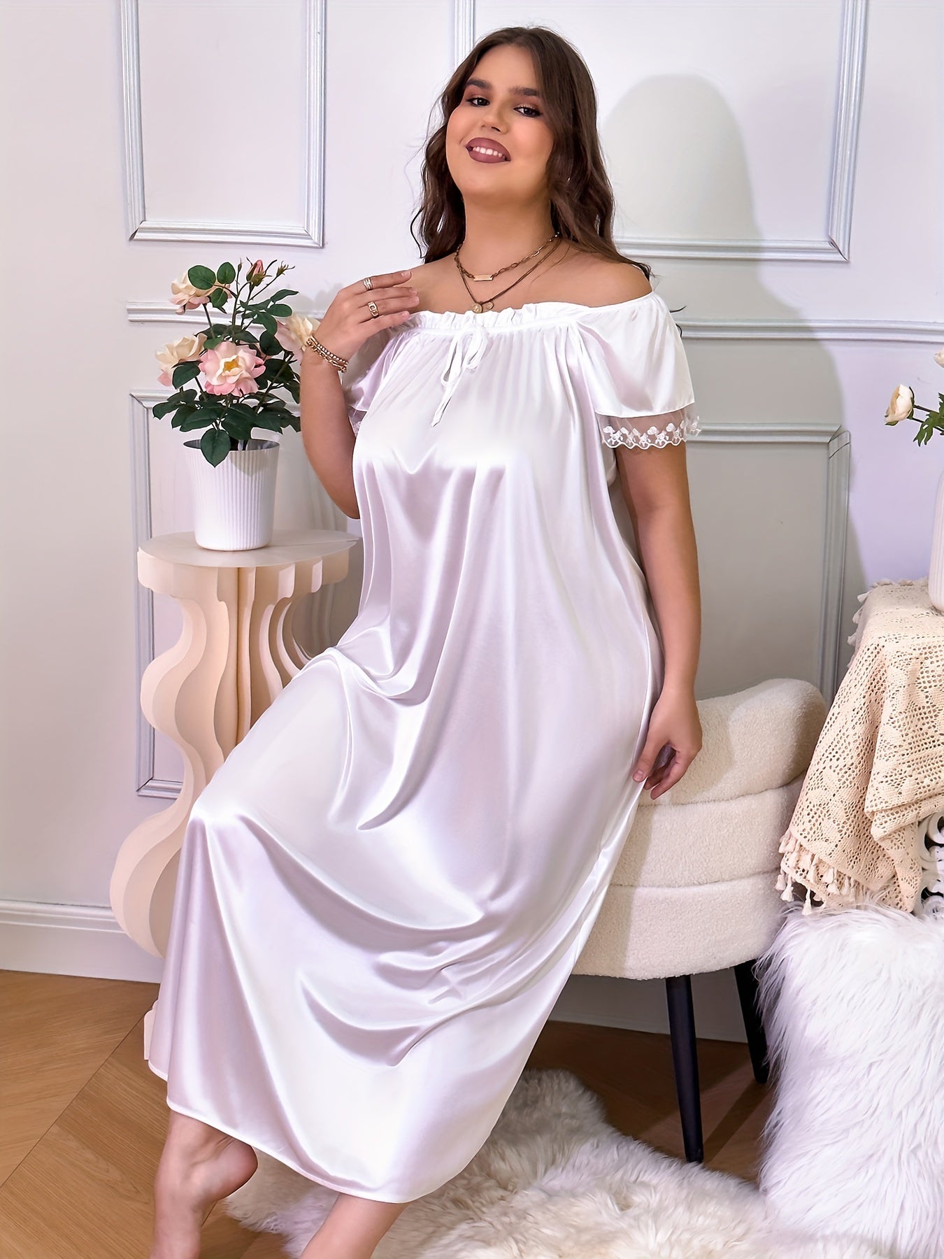 Plus Size Chic Nightdress - Luxurious Lace Trim, Short Sleeves, Square Neckline, Body-Smoothing Sleep Dress for Effortless Elegance