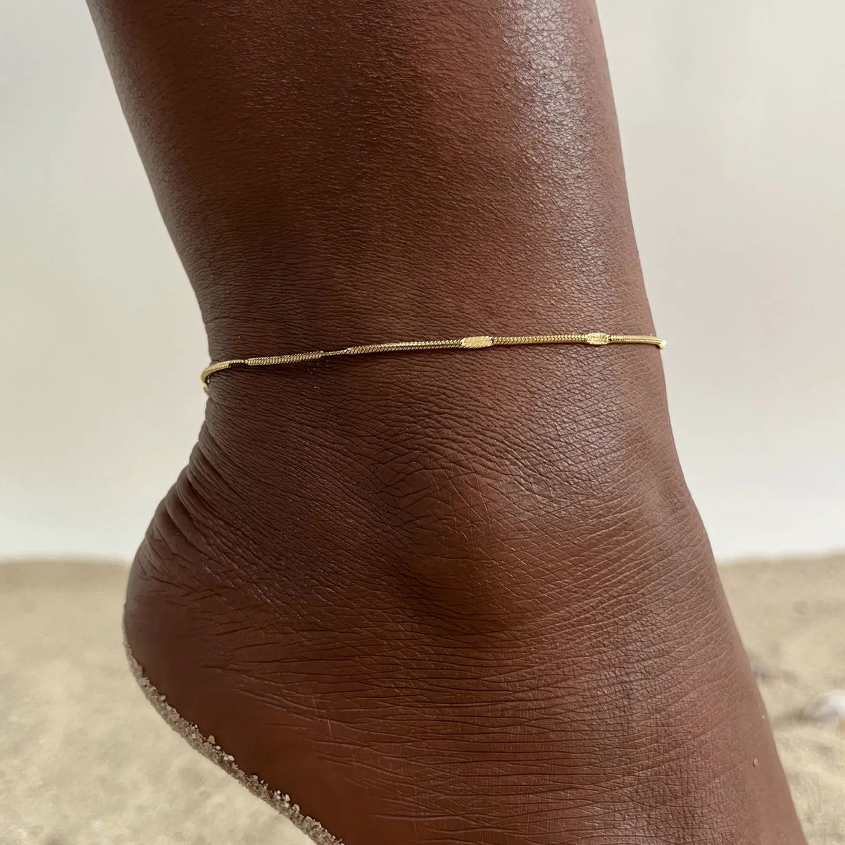 Women's Dainty Squashed Snake Chain Anklets Jewelry, Gold Color Stainless Steel Minimalist Anklet For Daily Beach Holiday