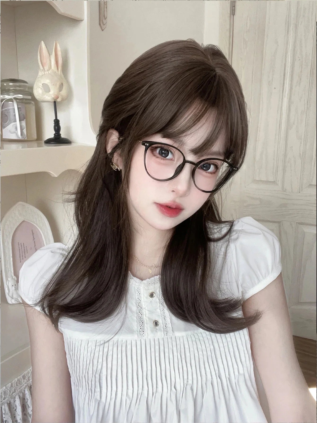 Qfdian 20Inch Chestnut Brown Lovely Synthetic Wigs with Bangs Medium Natural Wavy Hair Wig for Women Daily Use Cosplay Heat Resistant