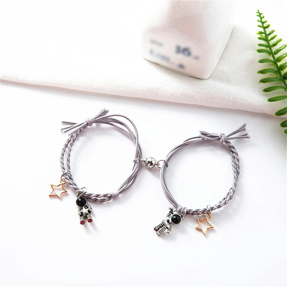 2Pcs/Set Astronaut Hollow Star Couple Bracelet For Lovers Magnetic Attract Spaceman Braided Rope Bracelets Friendship Jewelry