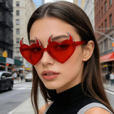 Qfdian  4pcs Women Beach Vacation Sunglasses Stylish and Elegant Sunglasses with A Unique Devilish Design