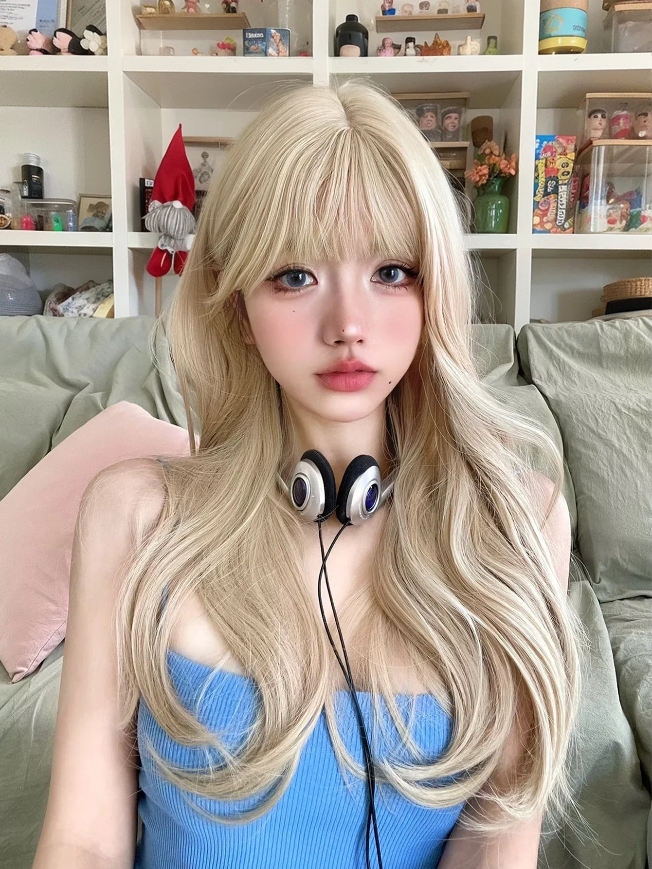 Qfdian 24Inch Blonde Lolita Style Synthetic Wigs With Bangs Long Natural Wavy Hair Wig for Women Daily Use Cosplay Party Heat Resistant