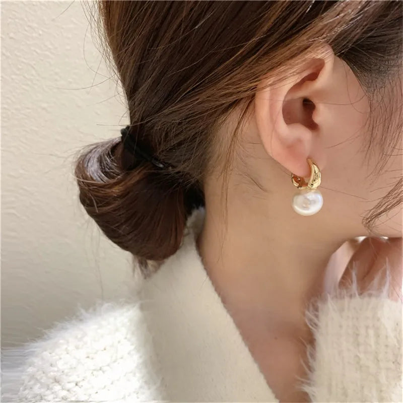 New Cute Pearl Studs Hoop Earrings for Women Gold Color Eardrop Minimalist Tiny Huggies Hoops Wedding Fashion Jewelry