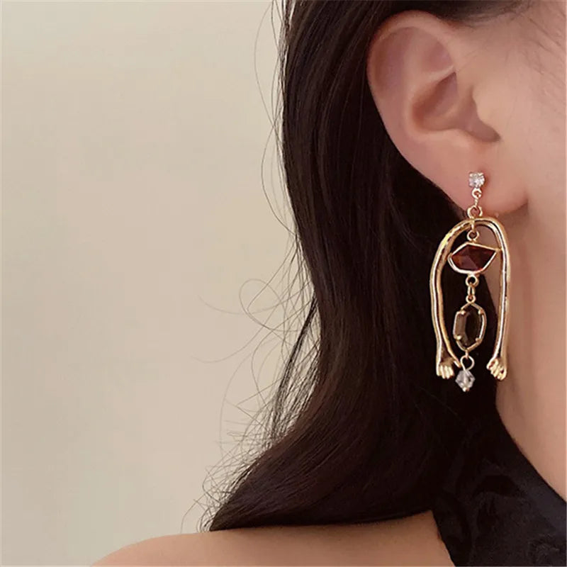 Vintage Abstract Art Style Asymmetric Drop Earrings For Women Personality Humanoid Hand Earrings Party Jewelry