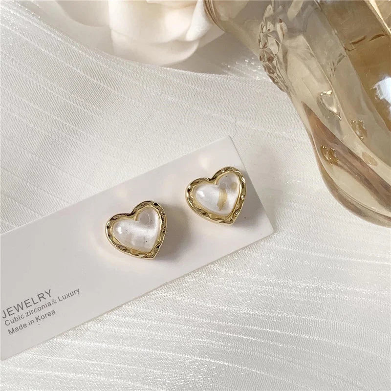 Trendy Vintage Heart Earring Women Classic Black White Stud Earrings Female Fashion Earrings Female Jewelry Gift