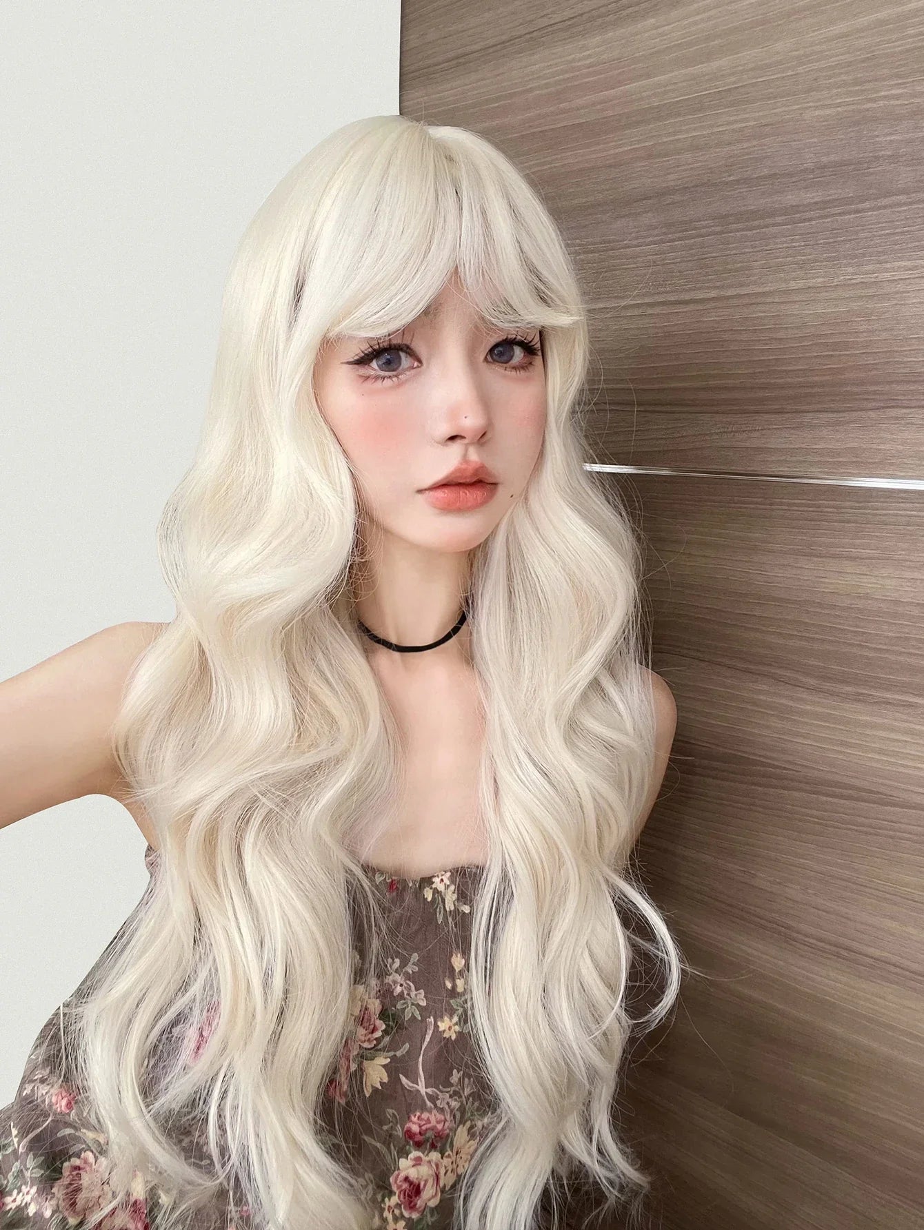 Qfdian 28Inch Blonde Platinum Golden Lolita Synthetic Wigs With Bang Long Wavy Hair Wig for Women Cosplay Daily Use Heat Resistant