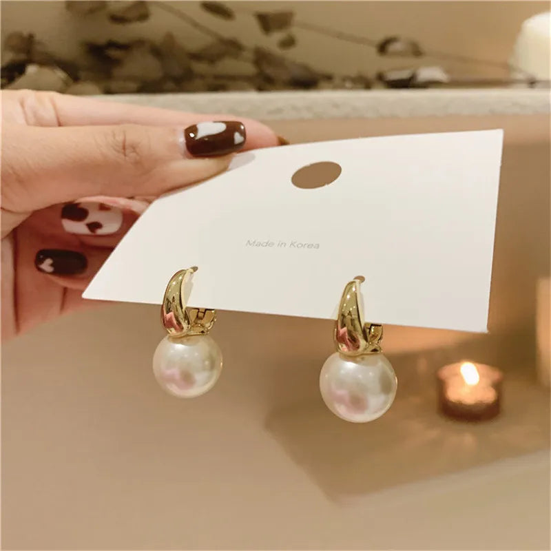 New Cute Pearl Studs Hoop Earrings for Women Gold Color Eardrop Minimalist Tiny Huggies Hoops Wedding Fashion Jewelry