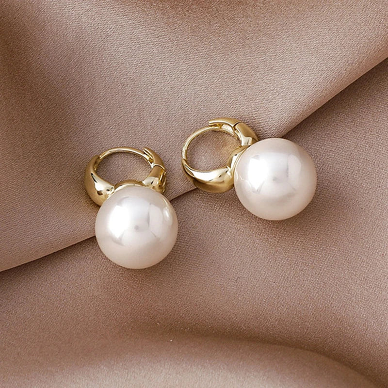 New Cute Pearl Studs Hoop Earrings for Women Gold Color Eardrop Minimalist Tiny Huggies Hoops Wedding Fashion Jewelry