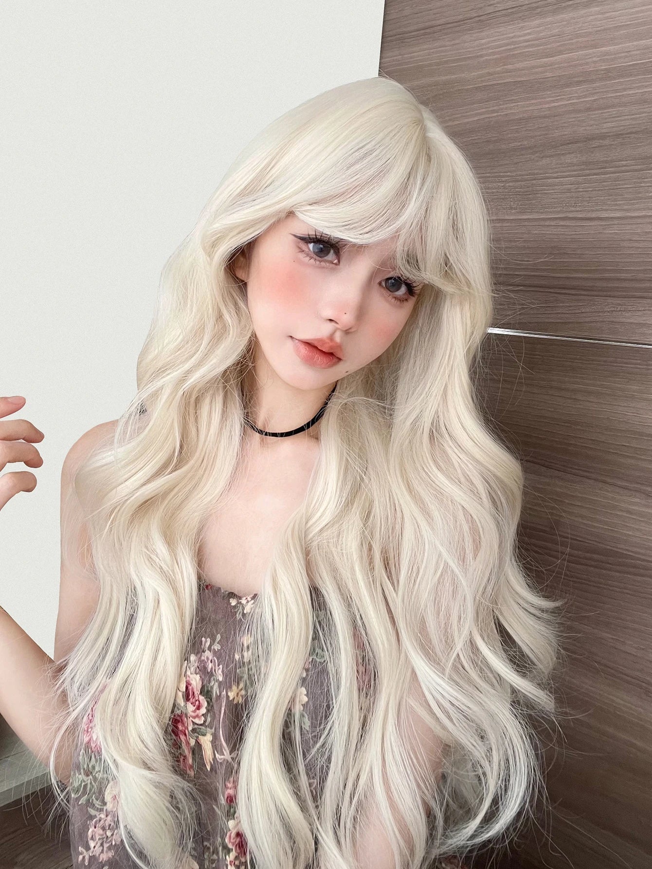 Qfdian 28Inch Blonde Platinum Golden Lolita Synthetic Wigs With Bang Long Wavy Hair Wig for Women Cosplay Daily Use Heat Resistant