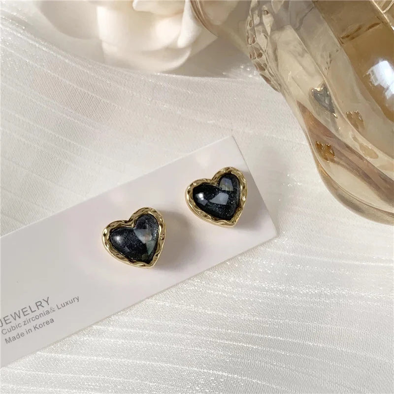 Trendy Vintage Heart Earring Women Classic Black White Stud Earrings Female Fashion Earrings Female Jewelry Gift