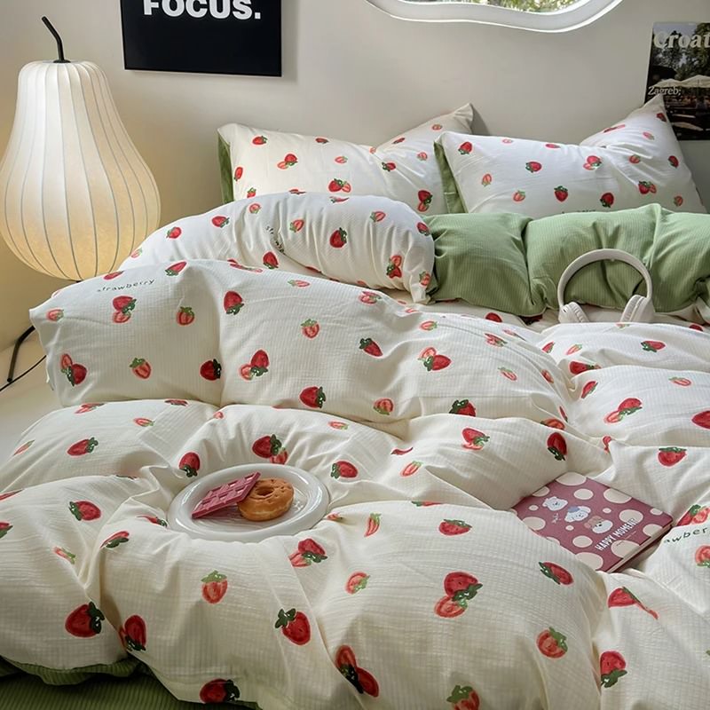 Qfdian Cute Strawberry Print Bedding Set