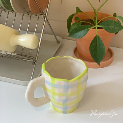 Qfdian Retro Flowers Handpainted Mug