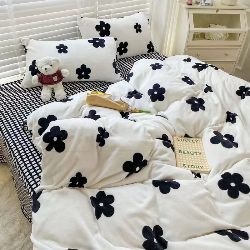 Cute Strawberry Duvet Cover Flat Sheet with Pillowcases Floral Twin Full Size Bear Rabbit Bed Linen Boys Girls Bedding Set