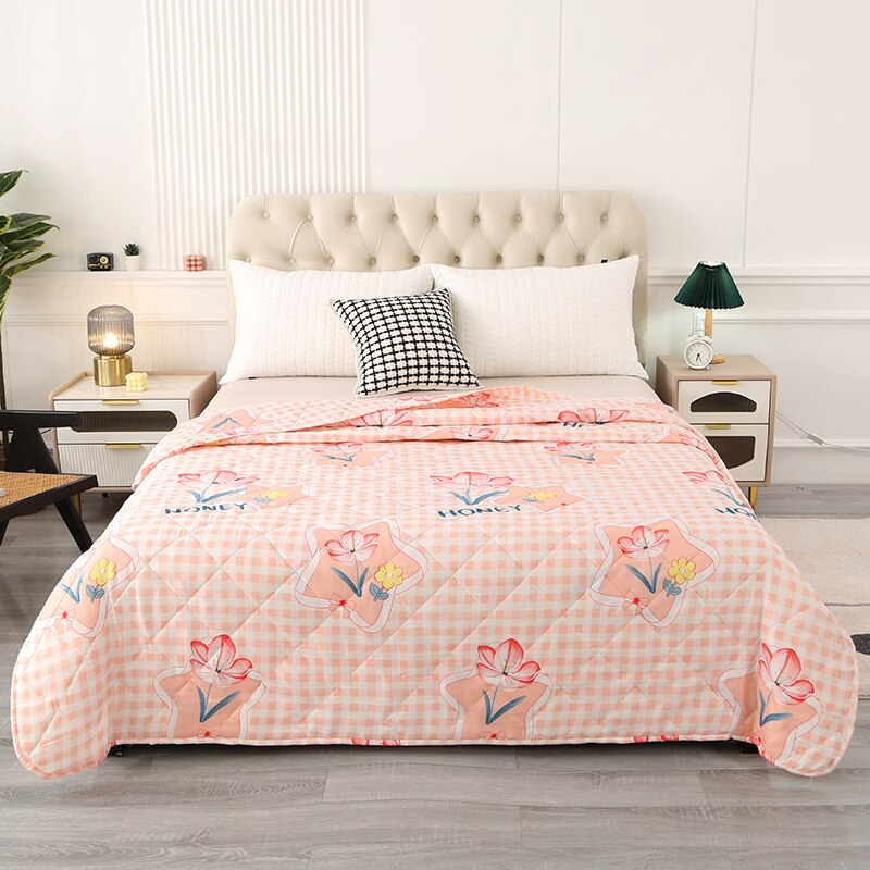 Flowers Single Double Summer Quilt Comfortable Air-Permeable Summer Blanket Machine Washable Quilted Comforter for Bed Quilts