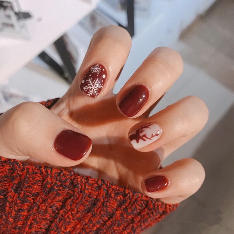 Qfdian Christmas 24pcs/box false nails with a pattern Autumn and winter christmas Wine red snowflake wearable full cover fake nail tips for girls